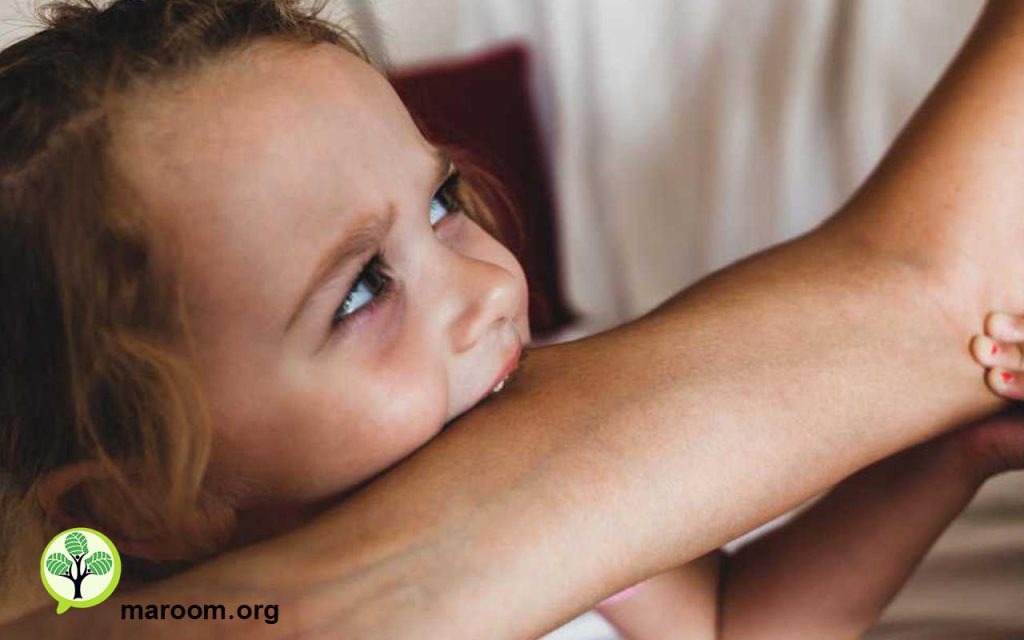 دلیل گاز گرفتن کودک